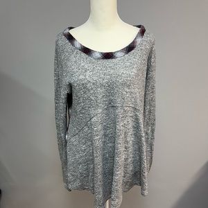 Knox Rose gray jersey sweater knit  w/ maroon back flannel.  Size Medium